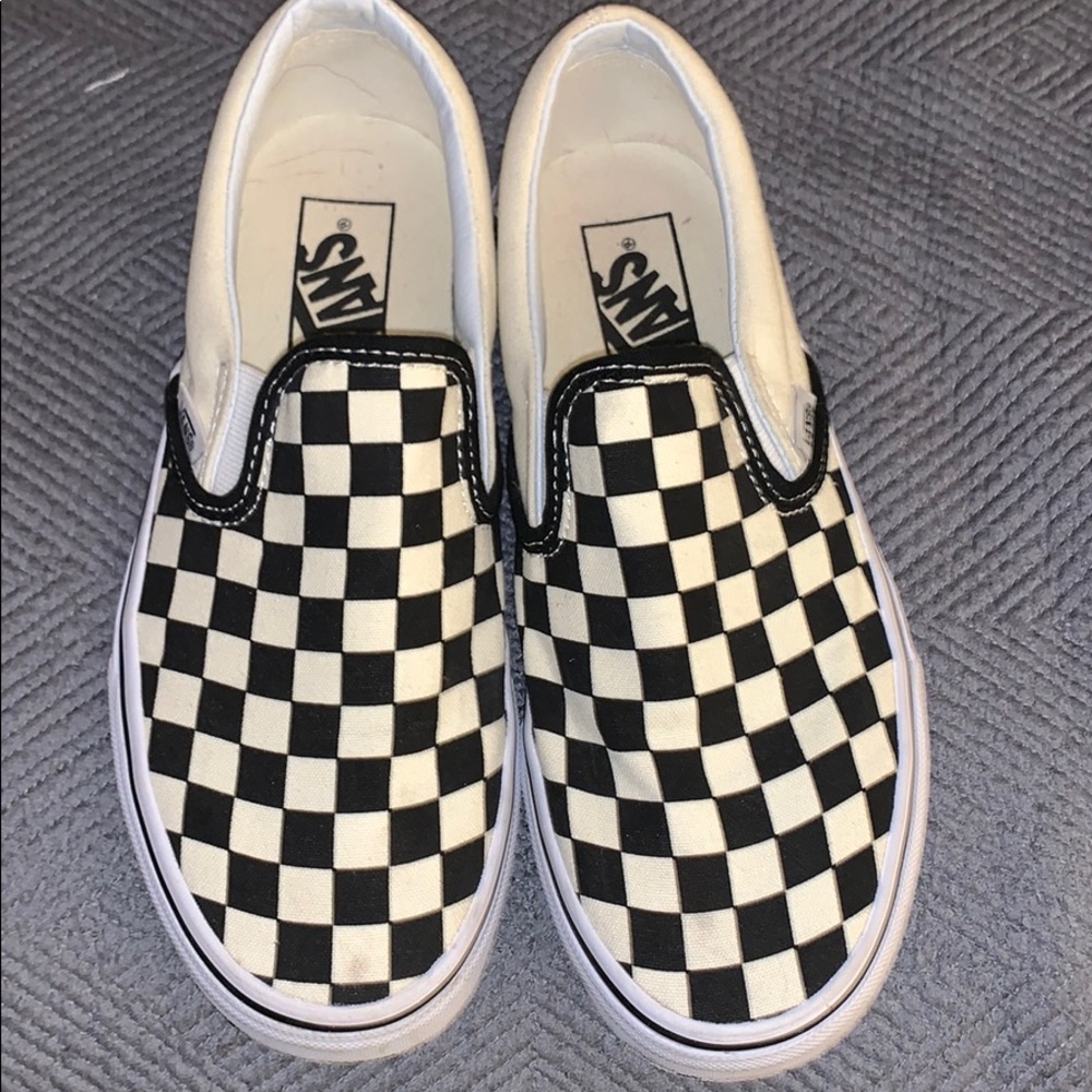 Checkered Vans black & white